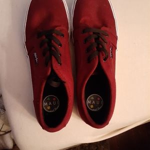 Maui and Sons like new these color are more like a burgundy